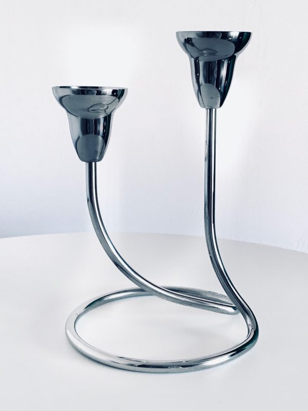 Afbeelding van de Georg Jensen Swing Kandelaar hoogglans rvs die in deze advertentie wordt aangeboden