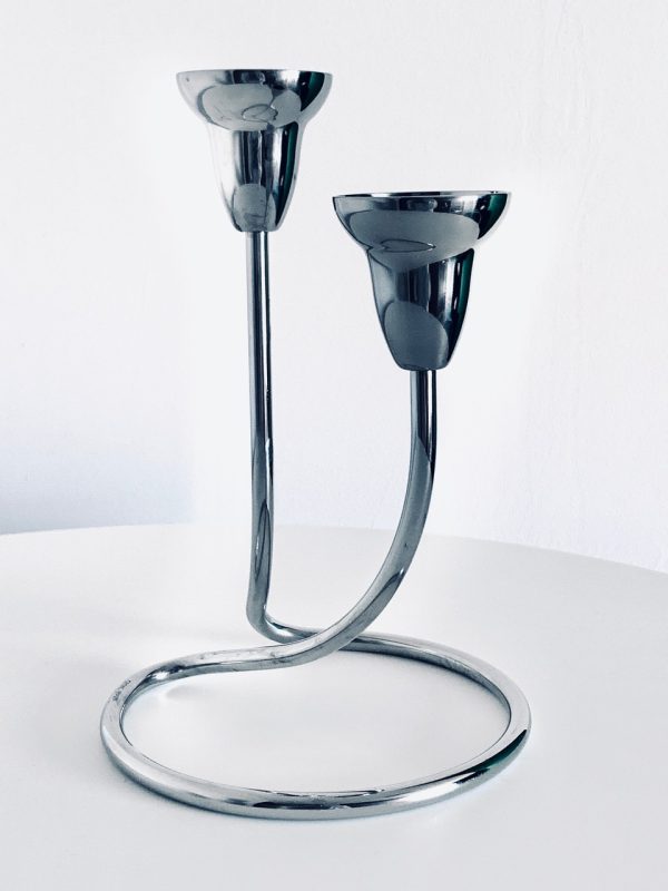 Afbeelding van de Georg Jensen Swing Kandelaar hoogglans rvs die in deze advertentie wordt aangeboden
