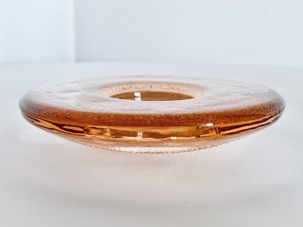 Afbeelding van de Iittala Nappi waxinelichthouder oranje die in deze advertentie wordt aangeboden.