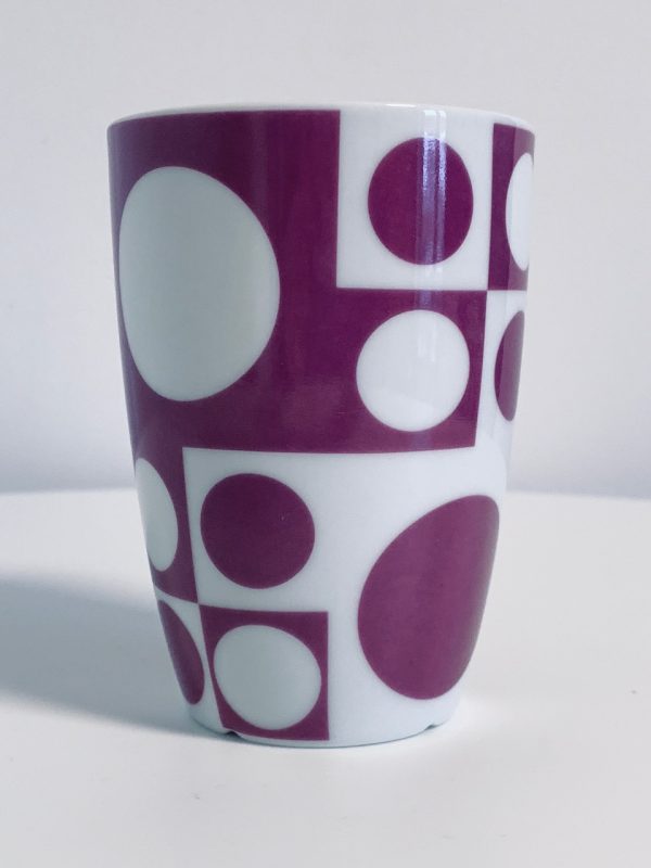 Afbeelding van de Verner Panton Menu beker paars wit 210 ml die in deze advertentie wordt aangeboden.
