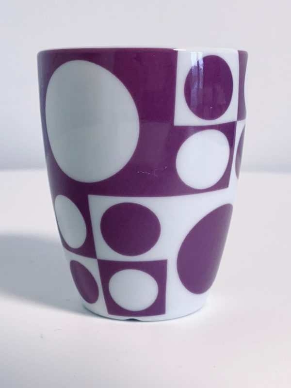 Afbeelding van de Verner Panton Menu koffiebeker paars wit 80 ml die in deze advertentie wordt aangeboden.