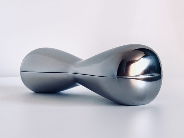 Afbeelding van de Georg Jensen Spinbox met roze inleg die in deze advertentie wordt aangeboden.