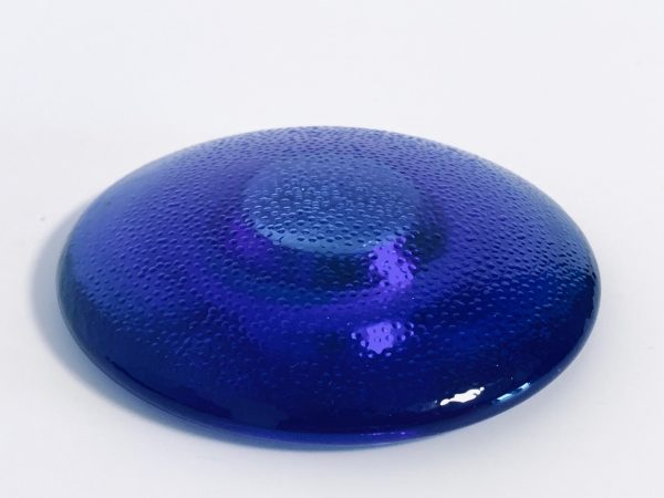 Afbeelding van de Iittala Nappi waxinelichthouder kobalt blauw die in deze advertentie wordt aangeboden.