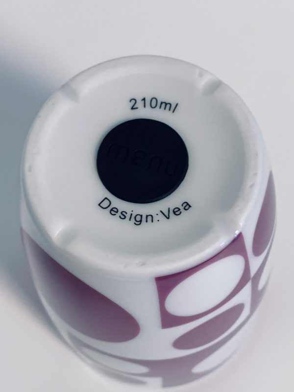 Afbeelding van de Verner Panton Menu beker paars wit 210 ml die in deze advertentie wordt aangeboden.
