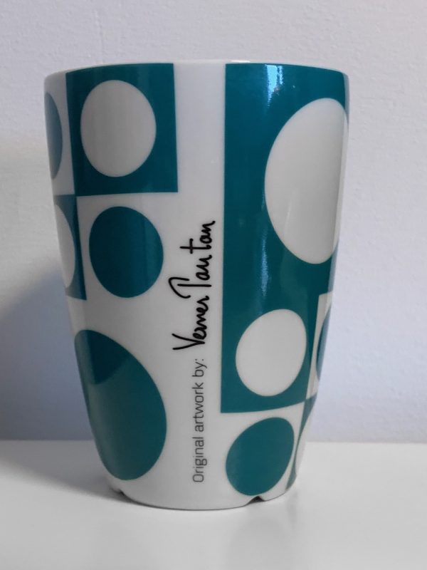 Abbildung der in dieser Anzeige angebotenen Verner Panton Menütasse blau grün weiß 210 ml.