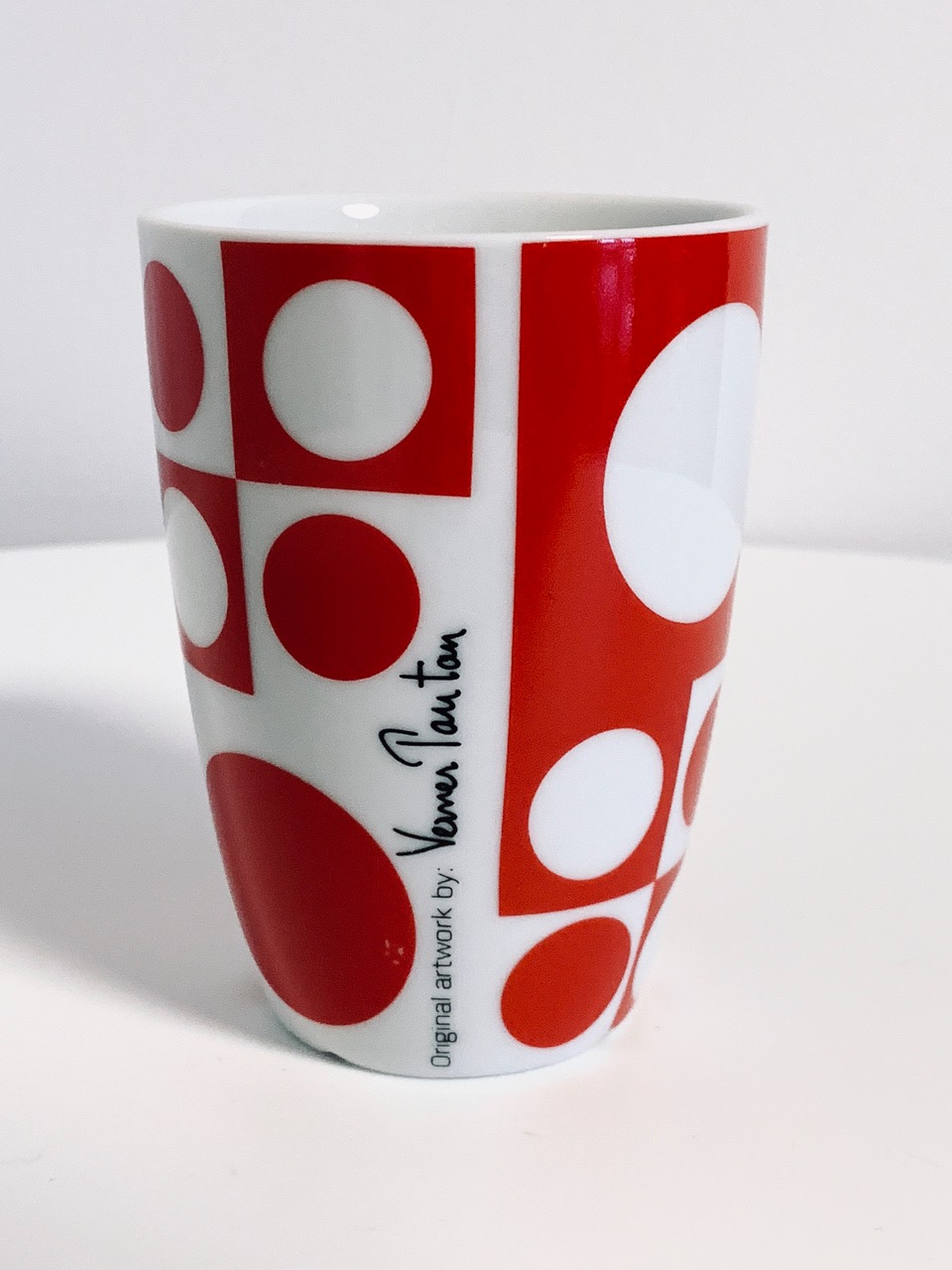 Image of the Verner Panton Menu cup red 210 ml offered in this advertisement.