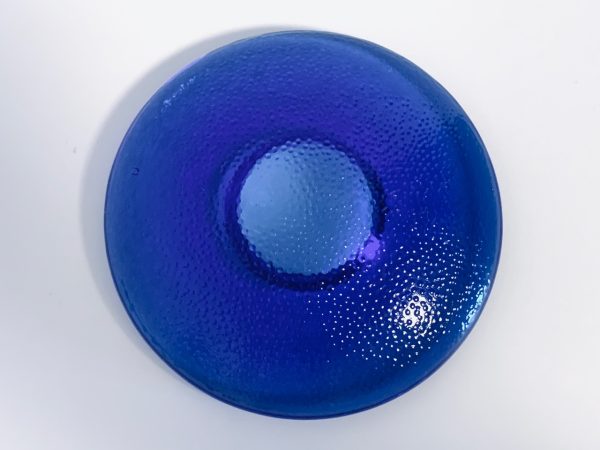 Afbeelding van de Iittala Nappi waxinelichthouder kobalt blauw die in deze advertentie wordt aangeboden.