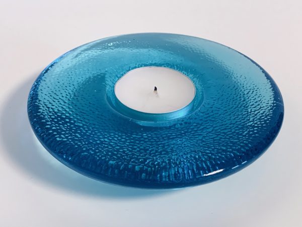 Image du photophore Iittala Nappi bleu clair proposé dans cette publicité.