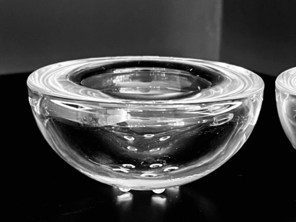 Afbeelding van de Iittala Ballo Votive waxinelichthouders in de kleur helder die in deze advertentie wordt aangeboden.