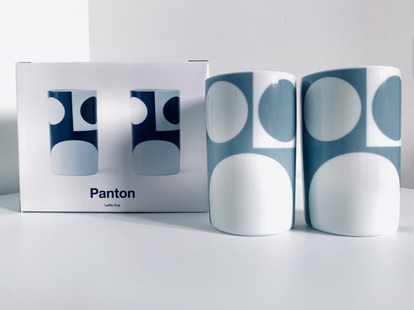 Image of the Verner Panton Menu Latte cups offered in this ad.