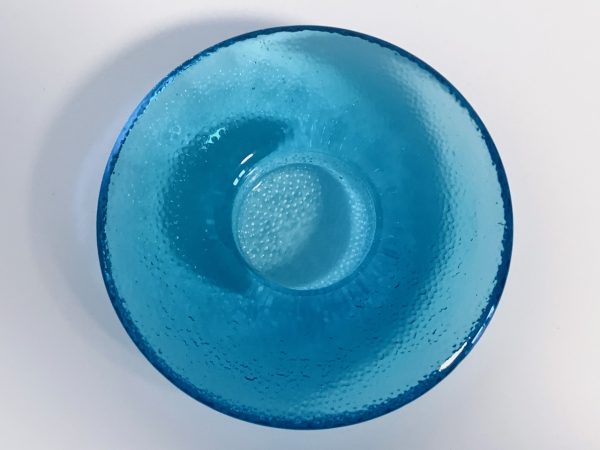 Afbeelding van de Iittala Nappi waxinelichthouder licht blauw die in deze advertentie wordt aangeboden.