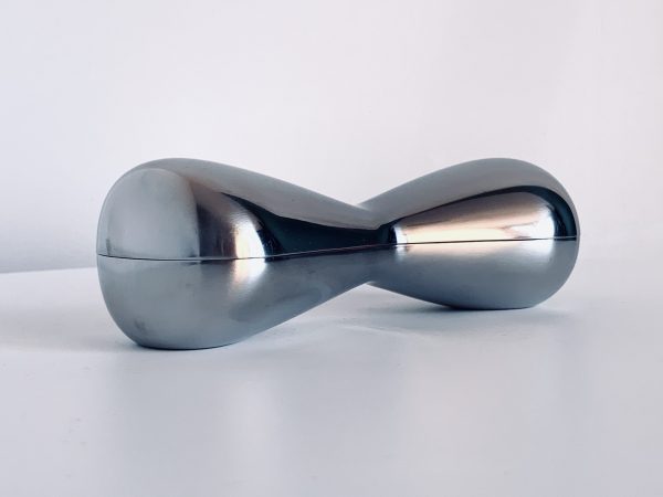 Afbeelding van de Georg Jensen Spinbox met roze inleg die in deze advertentie wordt aangeboden.