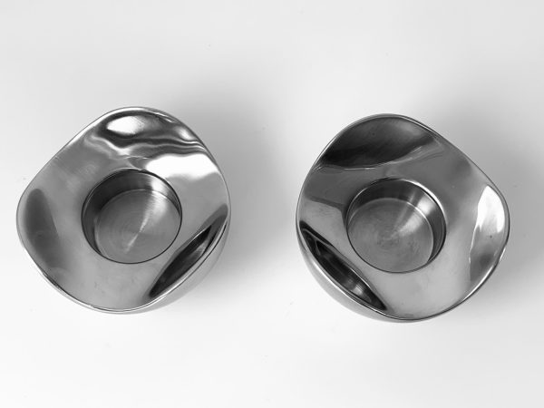 Afbeedling van de Georg Jensen Bloom waxinelichthouders en kandelaars die in deze advertentie worden aangeboden.