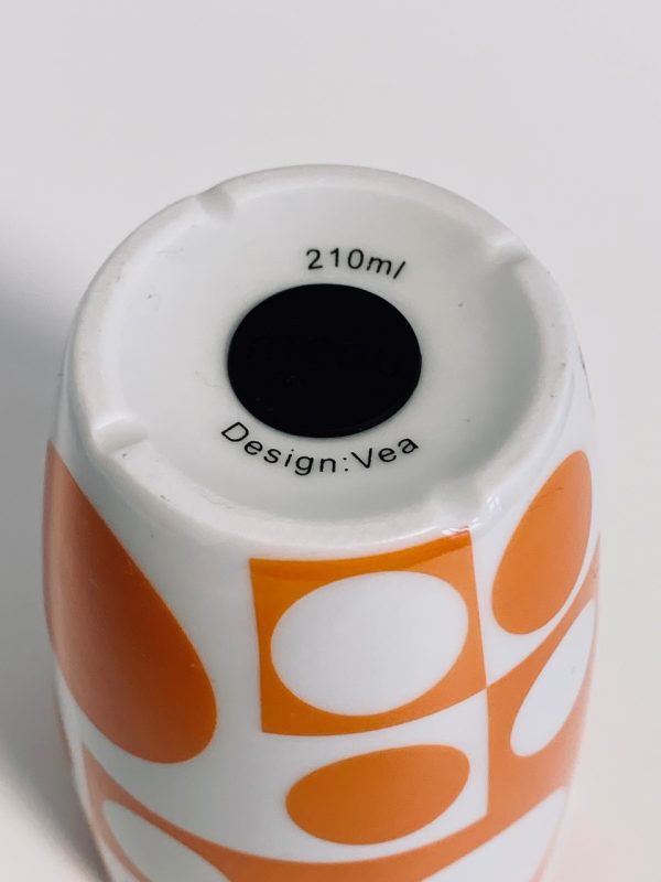 Afbeelding van de Verner Panton Menu beker oranje wit 210 ml die in deze advertentie wordt aangeboden.