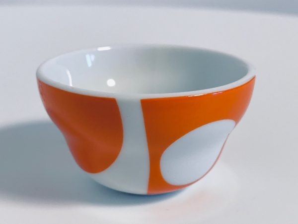 Afbeelding van de Verner Panton Menu eierdopje oranje die in deze advertentie wordt aangeboden.