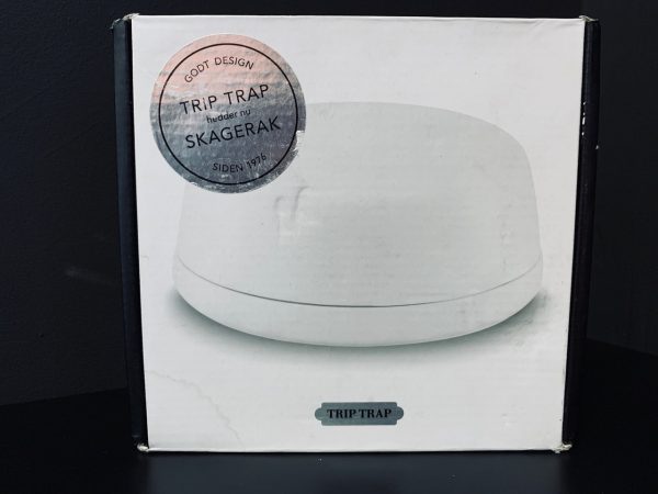 Afbeelding van de Skagerak lage pot wit 15 cm die in deze advertentie wordt aangeboden.