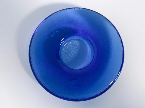 Afbeelding van de Iittala Nappi waxinelichthouder kobalt blauw die in deze advertentie wordt aangeboden.