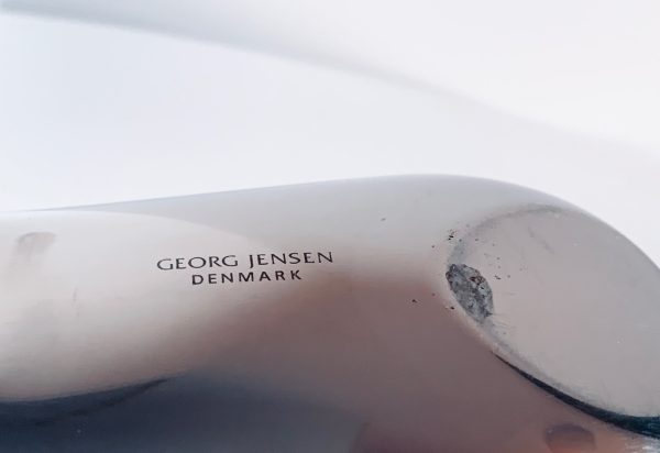 Afbeelding van de Georg Jensen Spinbox met roze inleg die in deze advertentie wordt aangeboden.