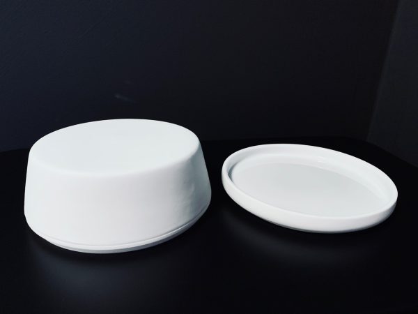 Afbeelding van de Skagerak lage pot wit 15 cm die in deze advertentie wordt aangeboden.