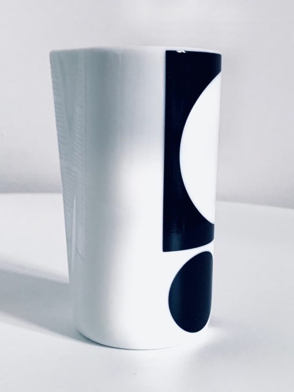 Afbeelding van de Verner Panton Menu melkkan die in deze advertentie wordt aangeboden.