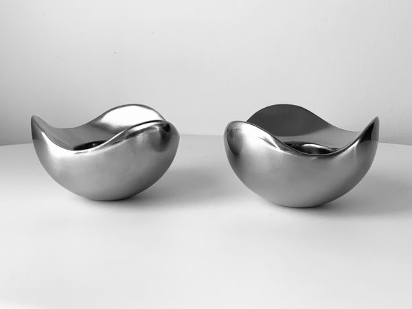 Afbeedling van de Georg Jensen Bloom waxinelichthouders en kandelaars die in deze advertentie worden aangeboden.