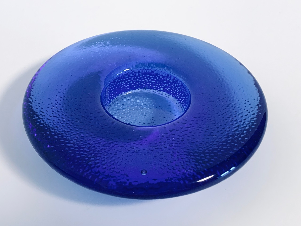 Image of the Iittala Nappi tea light holder cobalt blue offered in this advertisement.