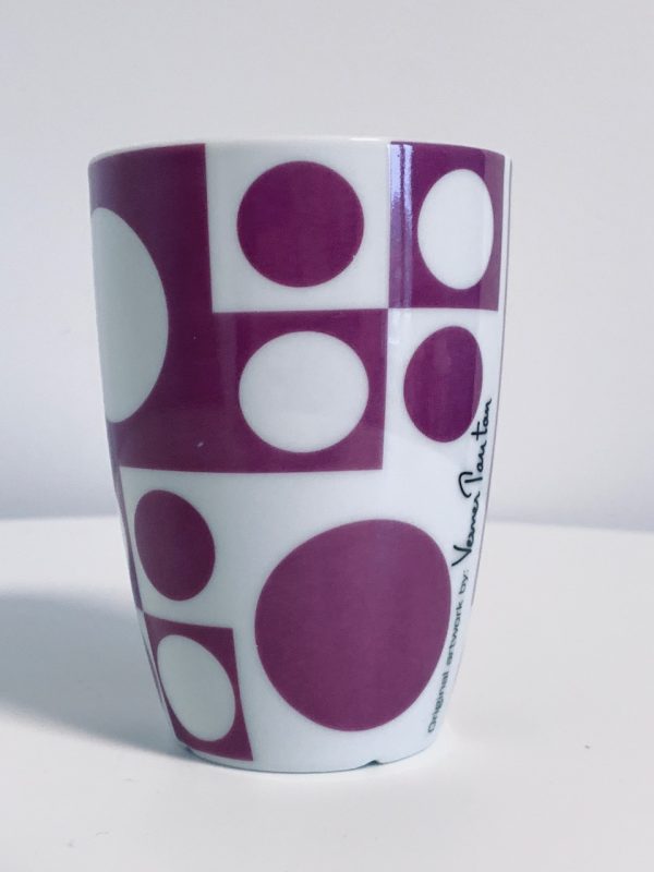 Afbeelding van de Verner Panton Menu beker paars wit 210 ml die in deze advertentie wordt aangeboden.