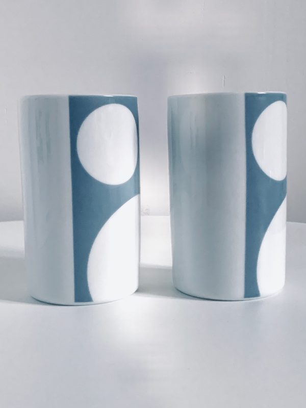 Afbeelding van de Verner Panton Menu Latte bekers die in deze advertentie wordt aangeboden.