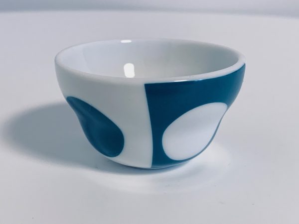 Image du coquetier Verner Panton Menu bleu vert proposé dans cette annonce.