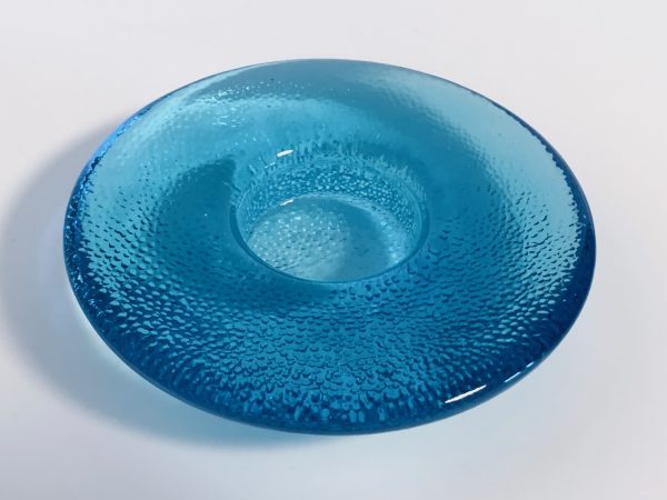 Afbeelding van de Iittala Nappi waxinelichthouder licht blauw die in deze advertentie wordt aangeboden.