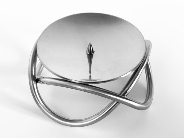 Afbeedling van de Georg Jensen Glow kandelaar die in deze advertentie worden aangeboden.