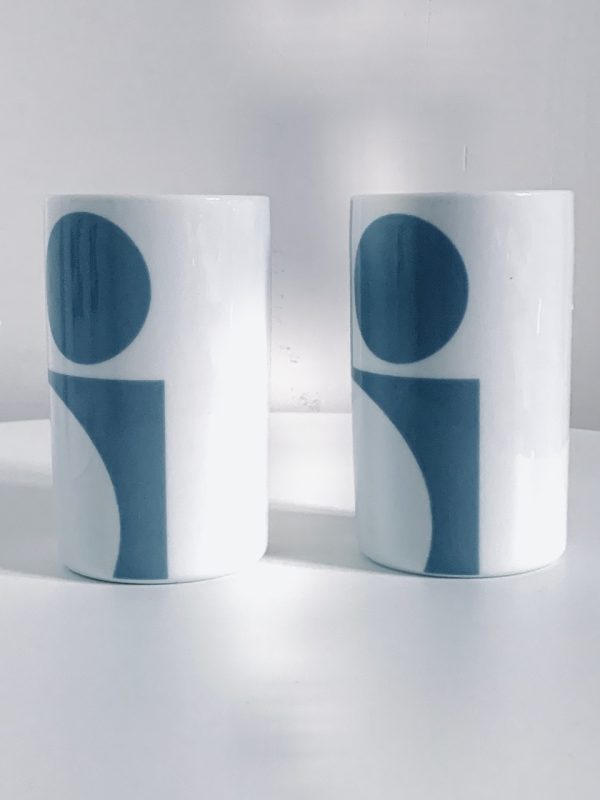 Afbeelding van de Verner Panton Menu Latte bekers die in deze advertentie wordt aangeboden.