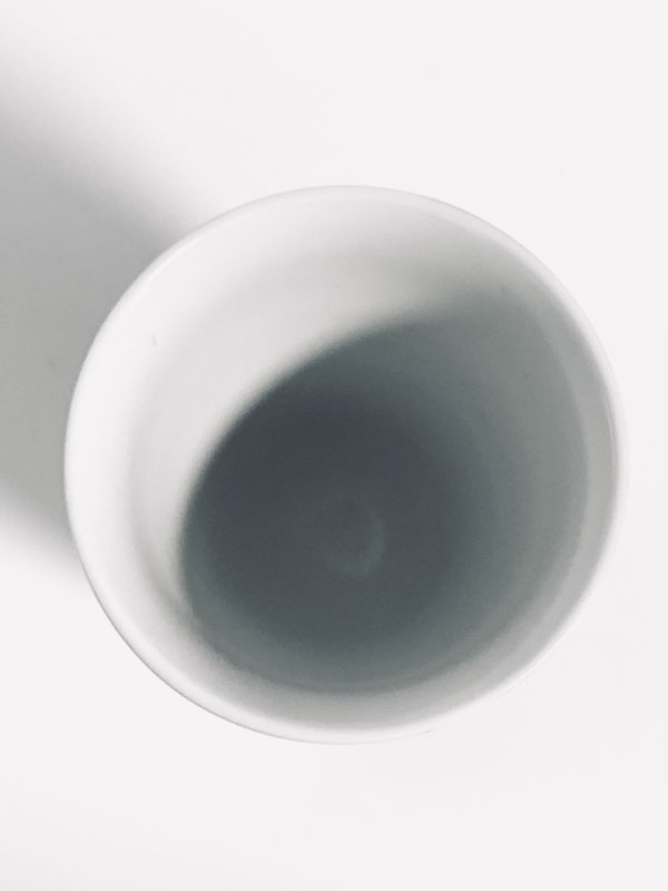 Afbeelding van de Verner Panton Menu beker zwart wit 210 ml die in deze advertentie wordt aangeboden.