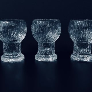 Abbildung des in dieser Anzeige angebotenen Iittala Timo Sarpaneva shotglasses Kekkerit 3er-Set.