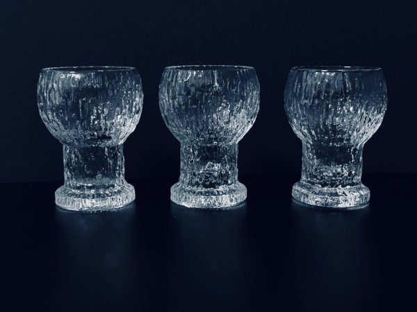 Image of the Iittala Timo Sarpaneva shot glasses Kekkerit set of three offered in this advertisement.