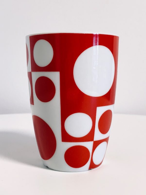 Afbeelding van de Verner Panton Menu beker rood 210 ml die in deze advertentie wordt aangeboden.