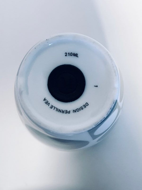 Afbeelding van de Verner Panton Menu beker grijs wit 210 ml die in deze advertentie wordt aangeboden.