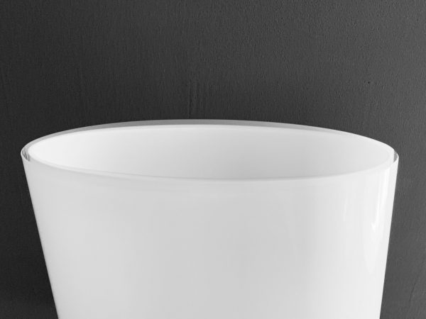 Afbeelding van de bovenkant van de Iittala Tapio Wirkkala Ovalis vaas 245 mm die in deze advertentie wordt aangeboden.