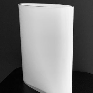 Image of the side of the Iittala Tapio Wirkkala Ovalis vase 245 mm offered in this advertisement.