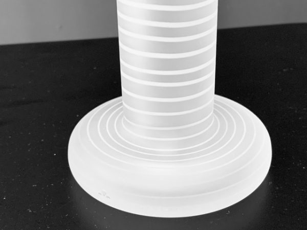 Abbildung des in dieser Anzeige angebotenen Iittala Oiva Tiokka Primo Kerzenhalters.