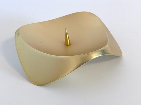 Afbeelding van de Stelton Papilio Uno Blok kandelaar mat goud die in deze advertentie wordt aangeboden.