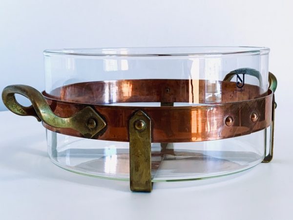 Abbildung der Nilsjohan Kasserolle mit Halter aus Kupfer und Messing, die in dieser Anzeige angeboten wird.