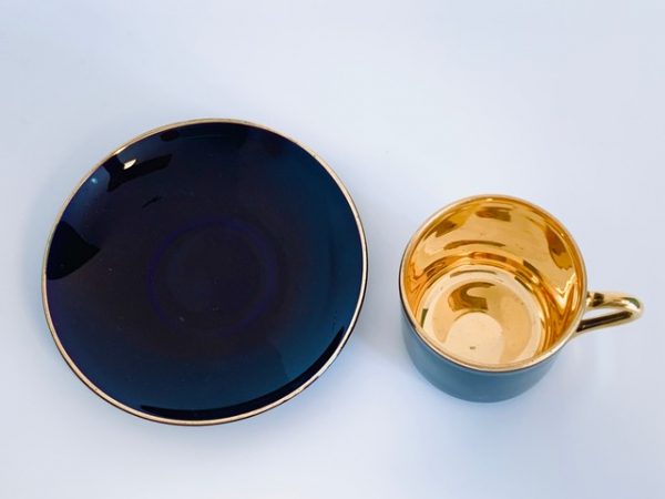 Afbeelding van het Iittala Arabia made in Finland servies blauw met goud dat in deze advertentie wordt aangeboden.
