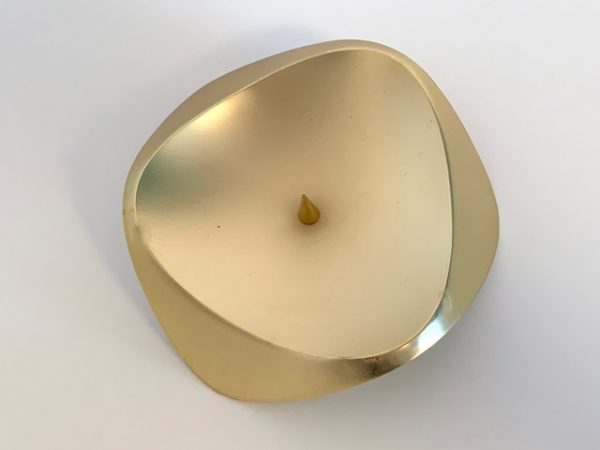 Afbeelding van de Stelton Papilio Uno Blok kandelaar mat goud die in deze advertentie wordt aangeboden.