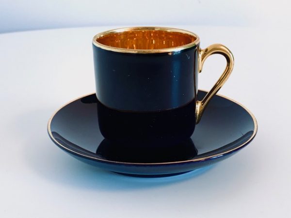 Afbeelding van het Iittala Arabia made in Finland servies blauw met goud dat in deze advertentie wordt aangeboden.