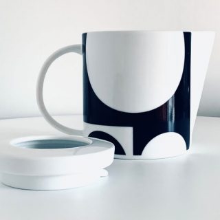 Image of the Menu Verner Panton teapot offered in this advertisement.