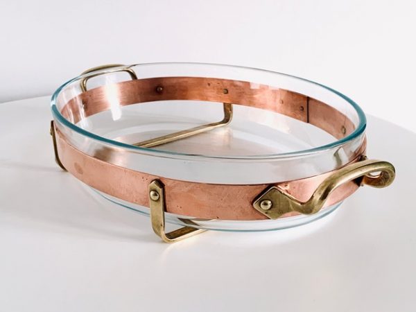 Image of the copper and brass vintage Nilsjohan baking dish medium in the shape oval offered in this advertisement.