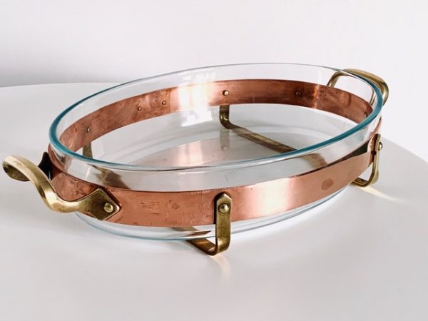 Image of the copper and brass vintage Nilsjohan baking dish medium in the shape oval offered in this advertisement.