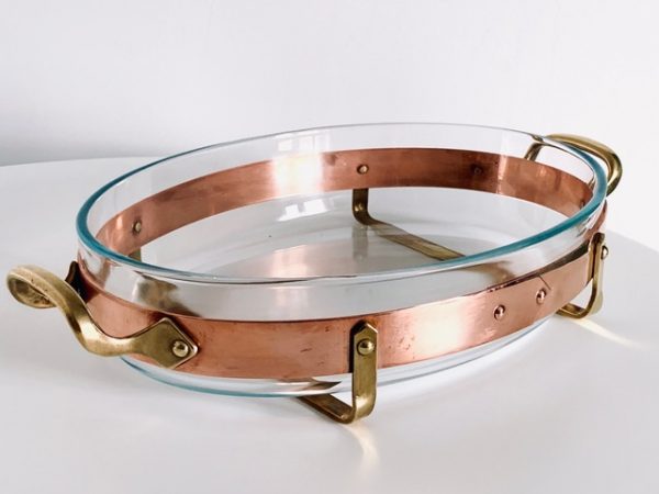 Image of the copper and brass vintage Nilsjohan baking dish medium in the shape oval offered in this advertisement.