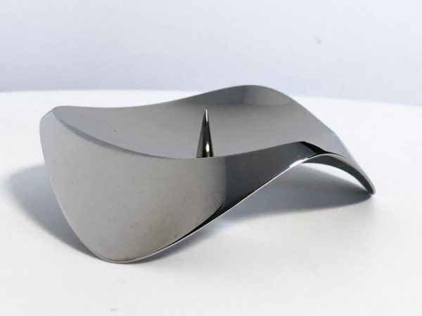 Abbildung des in dieser Anzeige angebotenen Stelton Papilio Uno Blockkerzenhalters in der polierten Edelstahlversion.